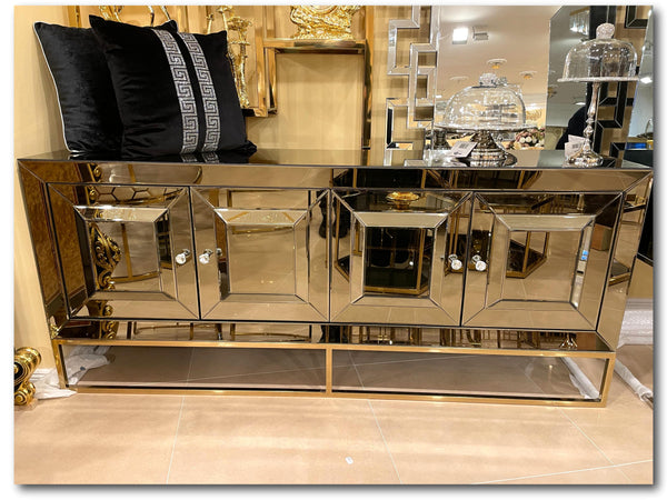 Mirror dresser with crystal handles